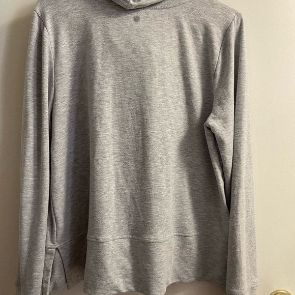 Yogalicious grey turtle neck sweatshirt size large - Picture 4 of 5